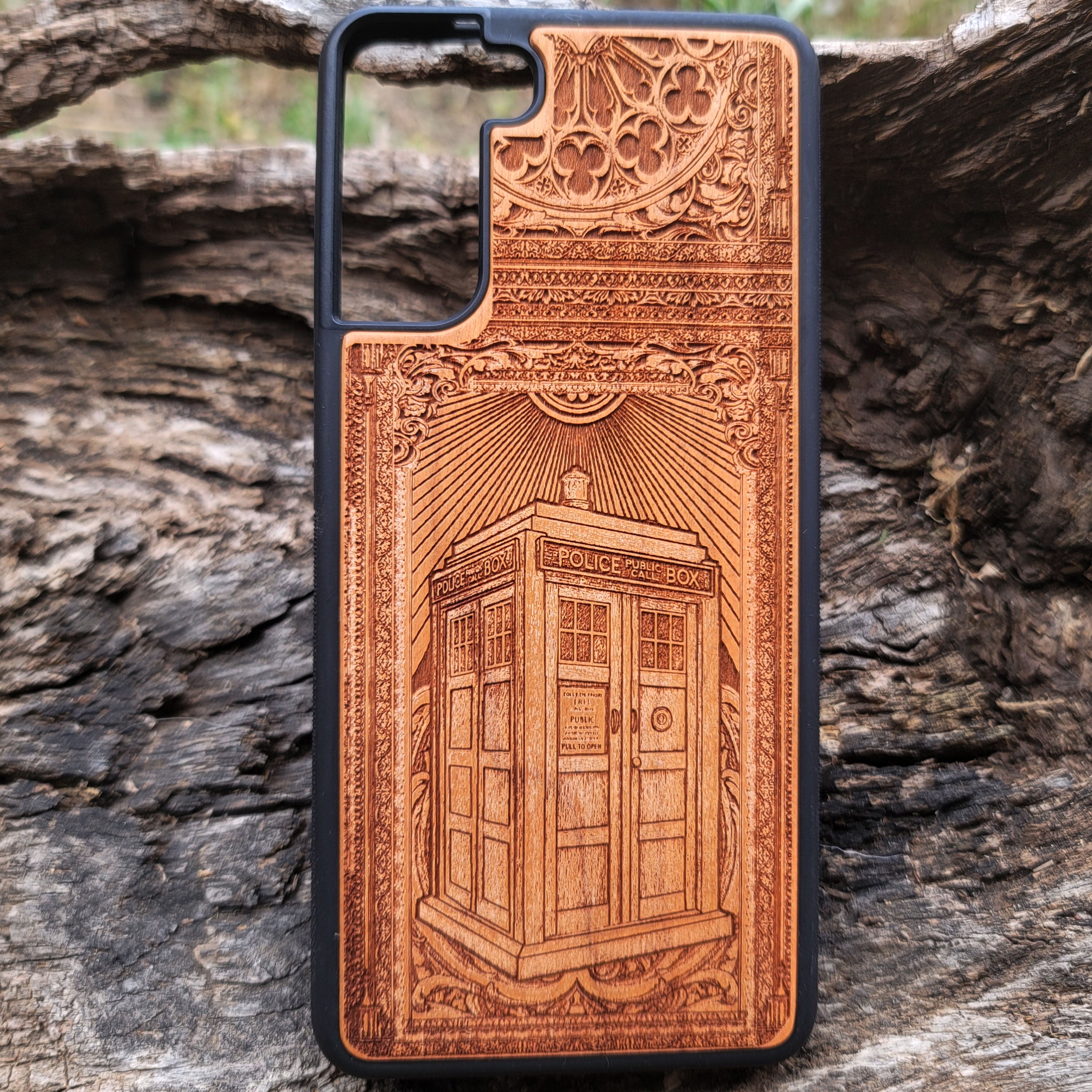 Doctor Who TARDIS wood phone case – police box design for iPhone 16, Galaxy S25 – engraved sci-fi art