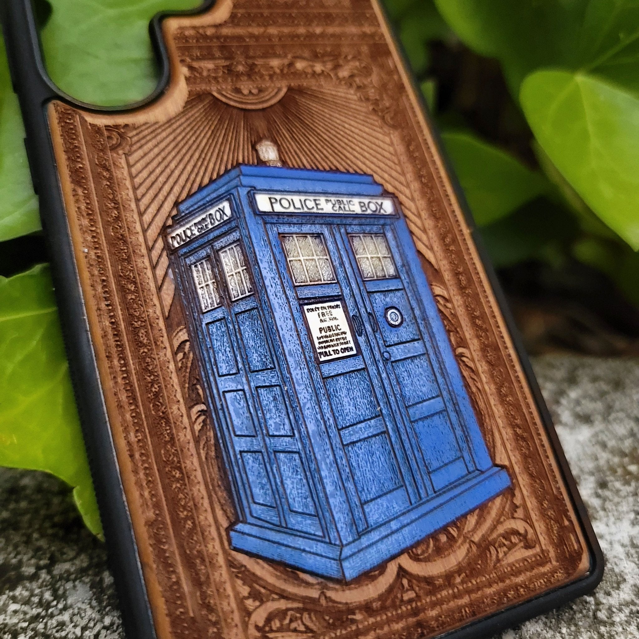 Laser engraved wooden phone case with Doctor Who design, featuring the TARDIS. Hand-painted and handmade. Compatible with iPhone , 15, 14, 13, 12 Pro Max and Samsung Galaxy S, S24, S23, S22 Ultra and Plus.