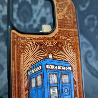 Doctor Who Holz Handyhülle bemalt