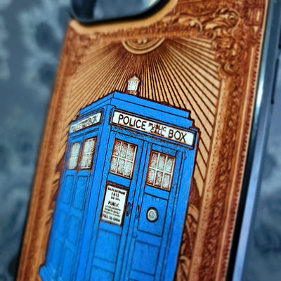 Doctor Who Holz Handyhülle bemalt
