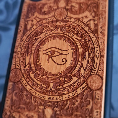 Ojo de Horus - Funda de madera para teléfono