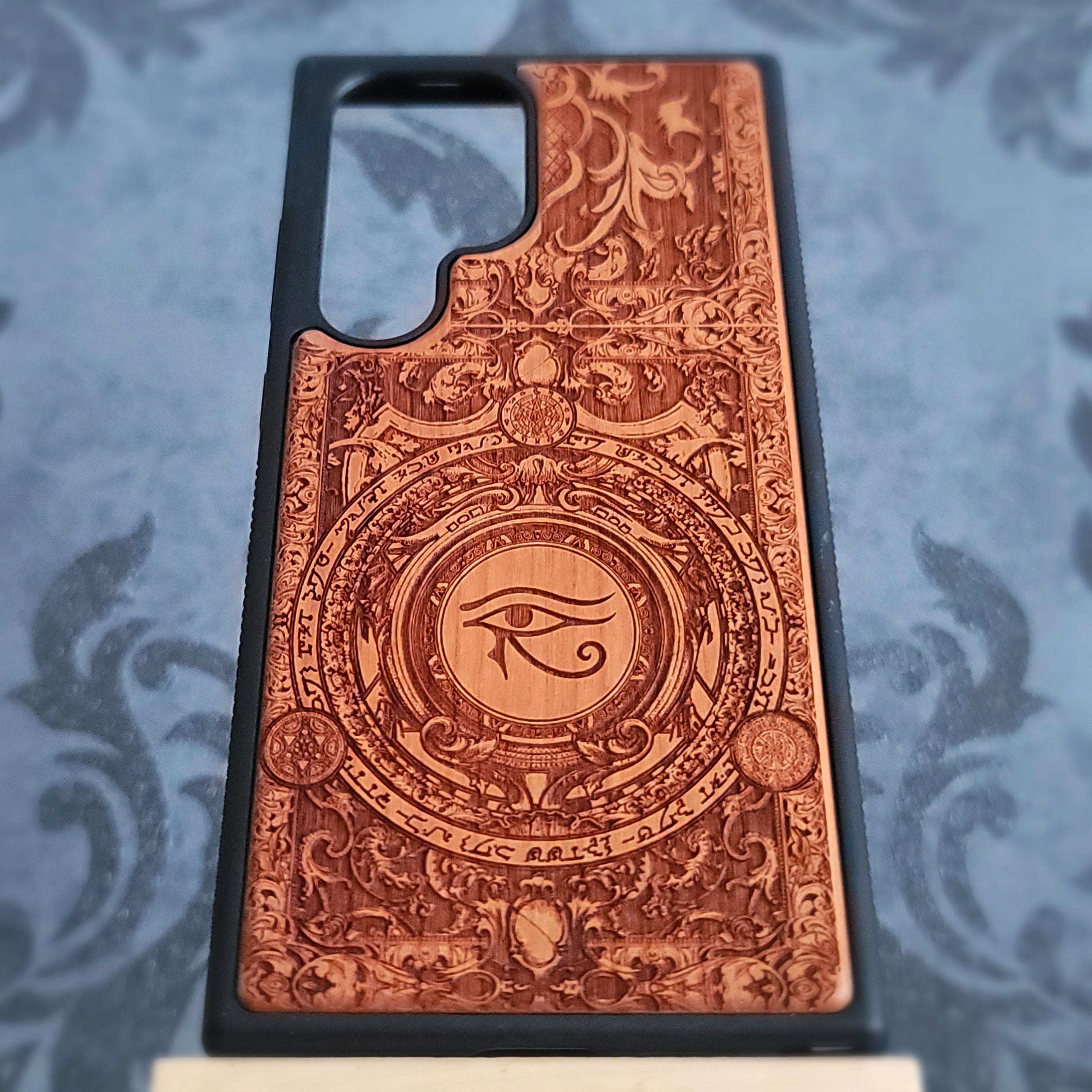Handcrafted wooden phone case featuring a laser-engraved Eye of Horus Ra symbol. Perfect for lovers of Egyptian mythology and artistic designs. 