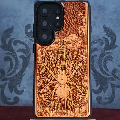 Laser-engraved Goliath Birdeater spider wood phone case for iPhone and samsung Galaxy – arachnid-inspired wooden gift.