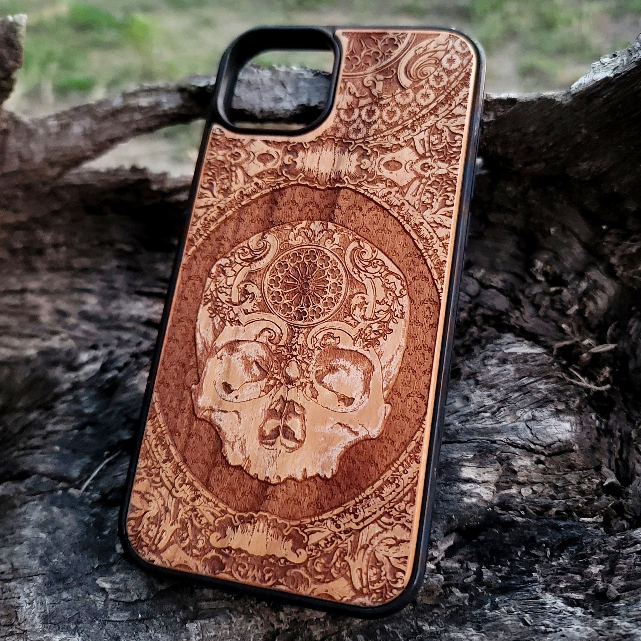 Funda de madera para teléfono con calavera gótica - Diseño gótico