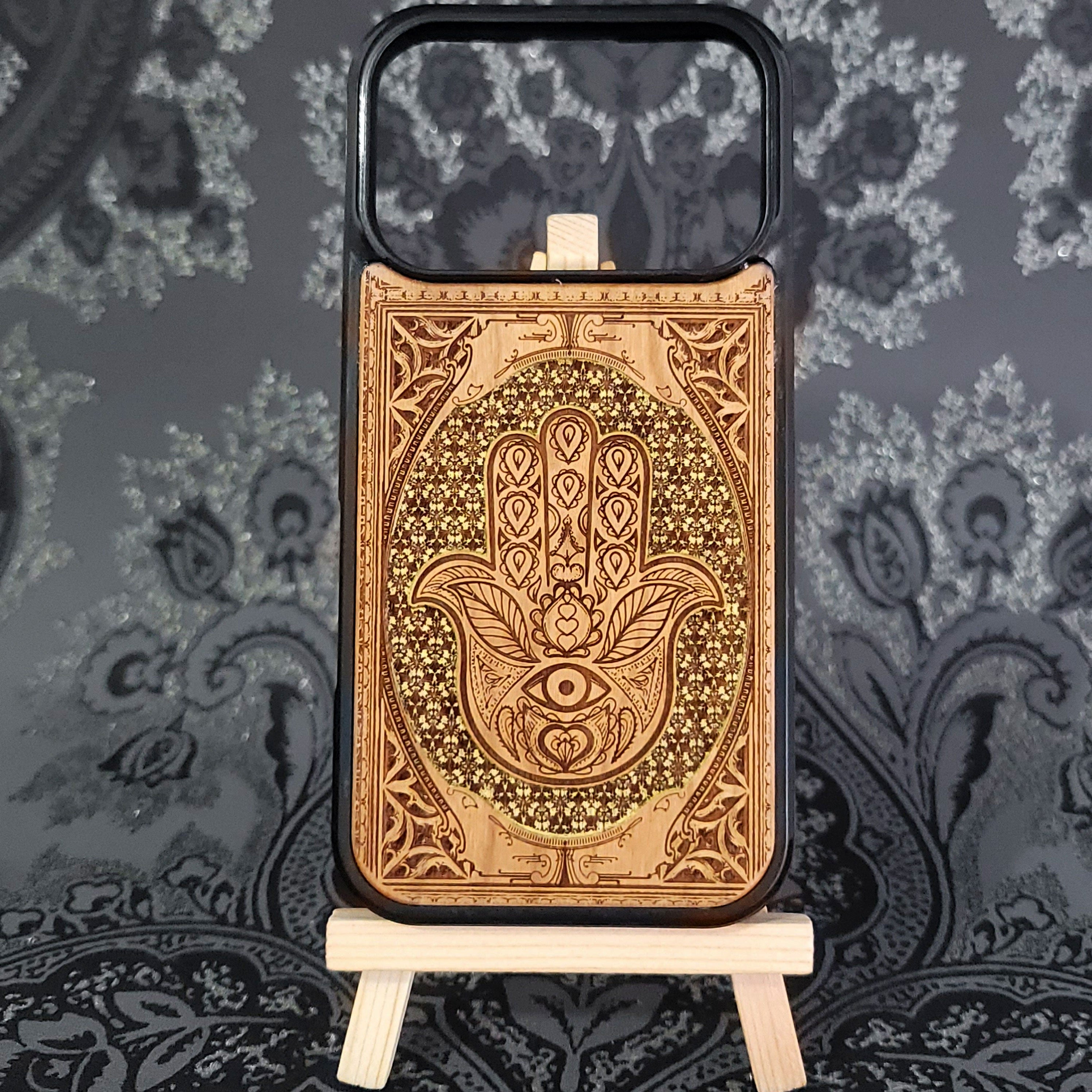Hamsa Hand Goldenes Gothic Muster - Handyhülle aus Holz - Handbemalt