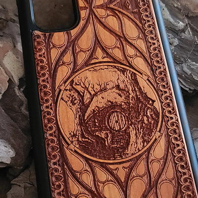 Wooden phone case for iPhone & Samsung Galaxy with Hobbit Door symbol, laser-engraved and hand-painted. Compatible with iPhone ,15, 14, 13, 12, 11 Pro Max Mini and Samsung Galaxy S,S24, S23, S22, S21, S20 Ultra Plus Note 20. Slim, durable, and fantasy-inspired design.