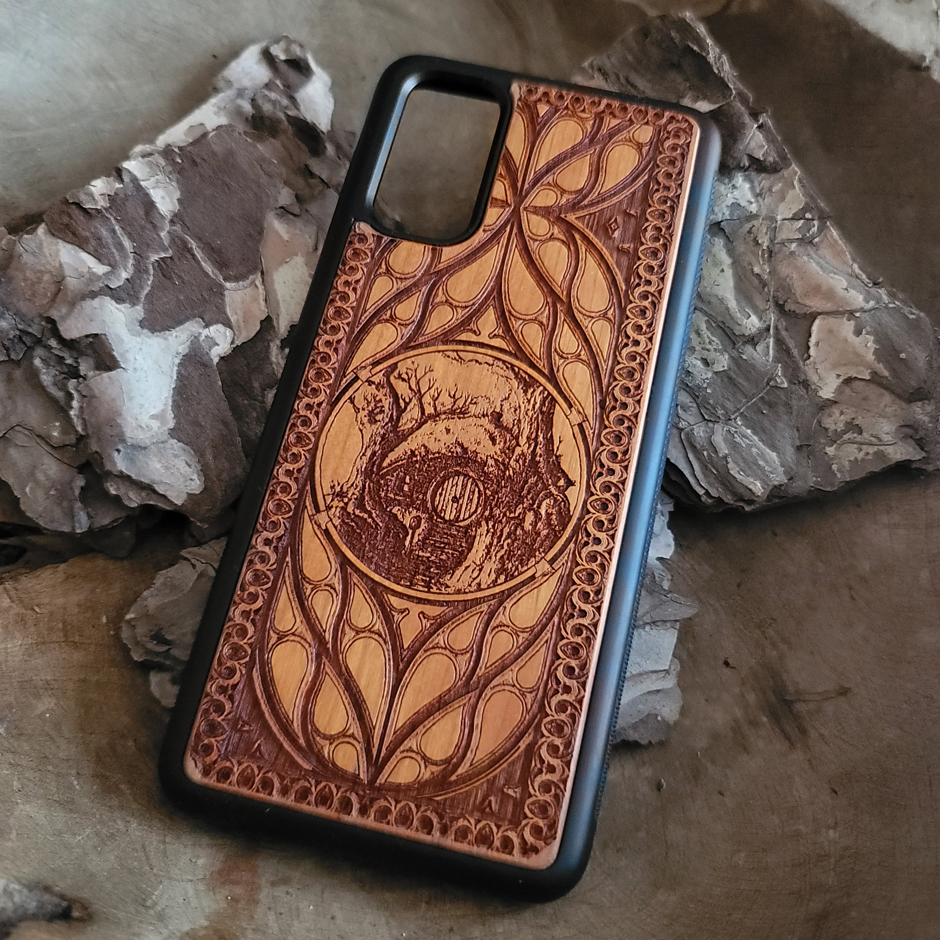 Wooden phone case for iPhone & Samsung Galaxy with Hobbit Door symbol, laser-engraved and hand-painted. Compatible with iPhone 16,15, 14, 13, 12, 11 Pro Max Mini and Samsung Galaxy S25,S24, S23, S22, S21, S20 Ultra Plus Note 20. Slim, durable, and fantasy-inspired design.
