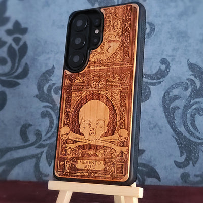 Memento Mori II - Funda de madera para teléfono