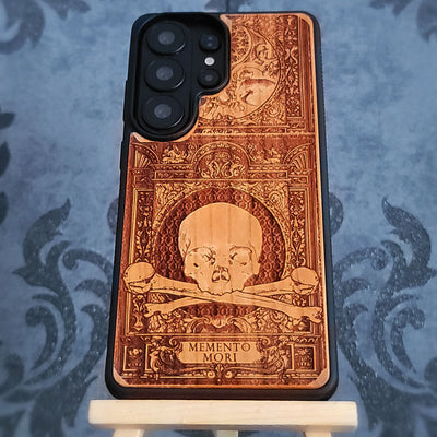 Memento Mori II - Funda de madera para teléfono