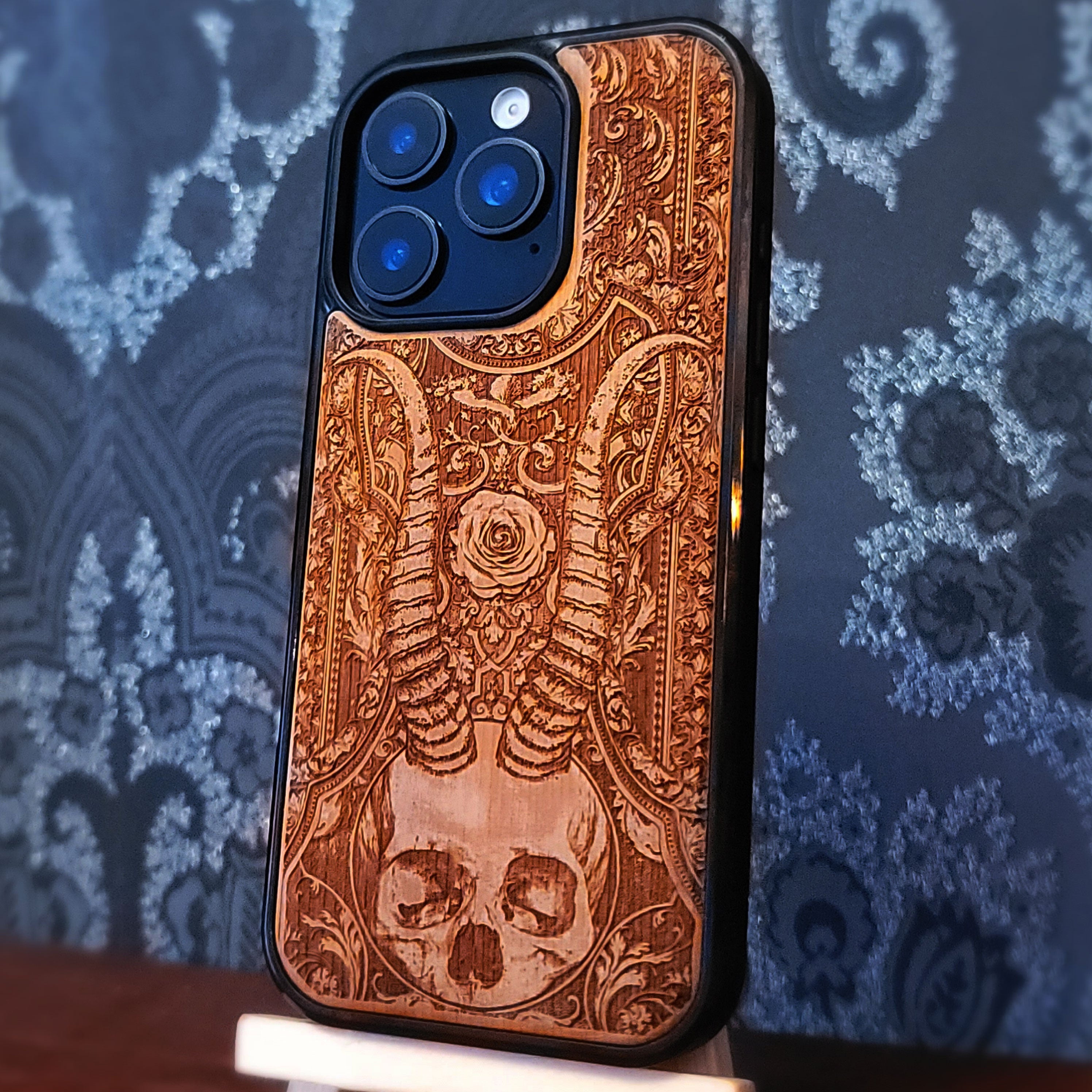 Belcebú - Funda de madera para teléfono
