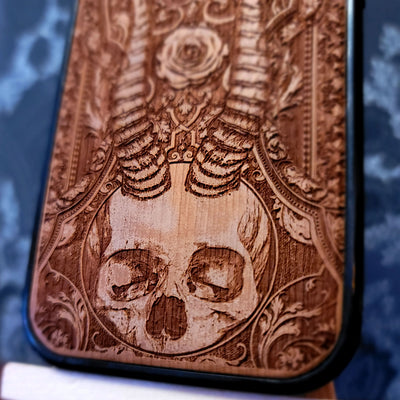 Belcebú - Funda de madera para teléfono