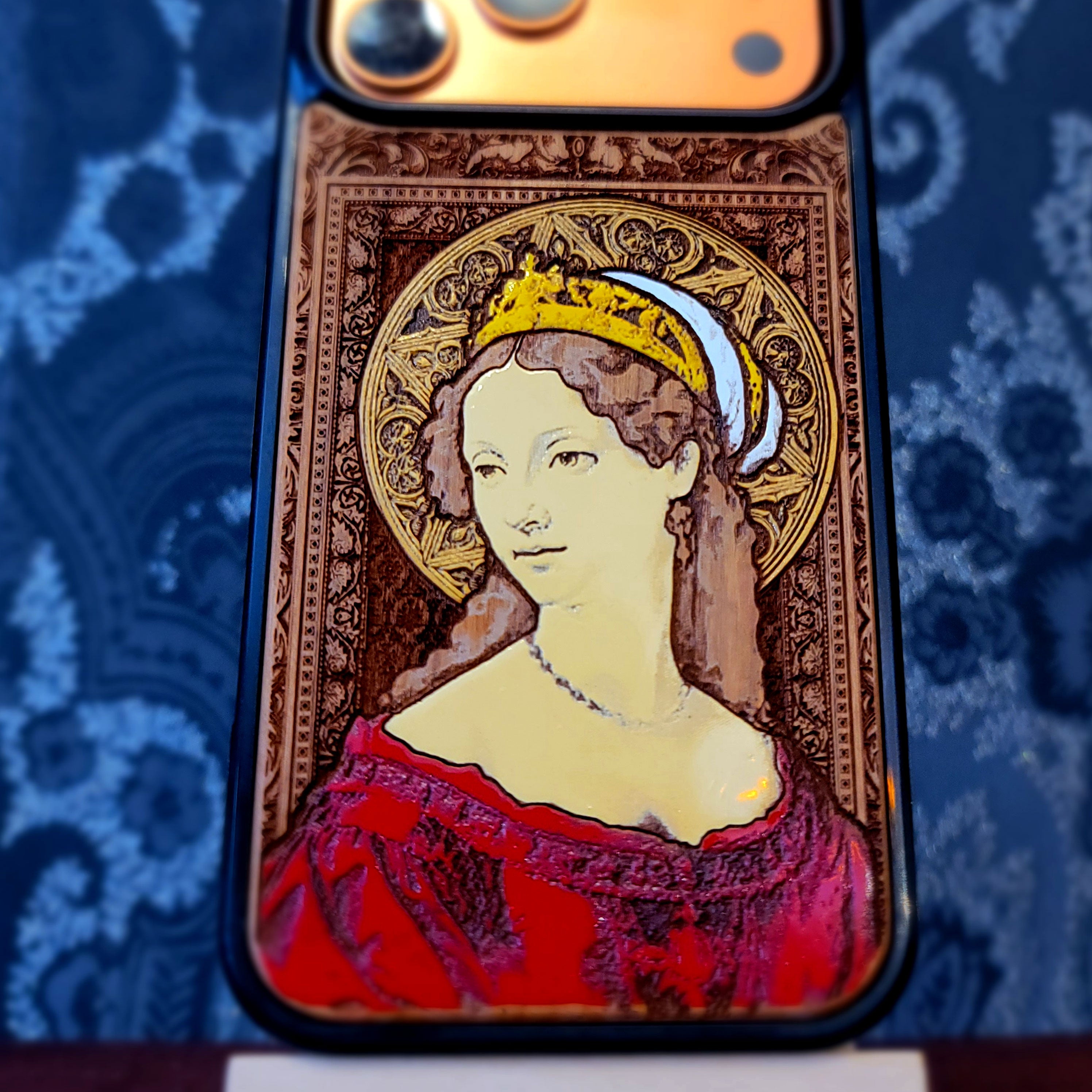 Mittelalterlicher Ritter "Ich bin bereit" - Handyhülle aus Holz - Gold lackiert