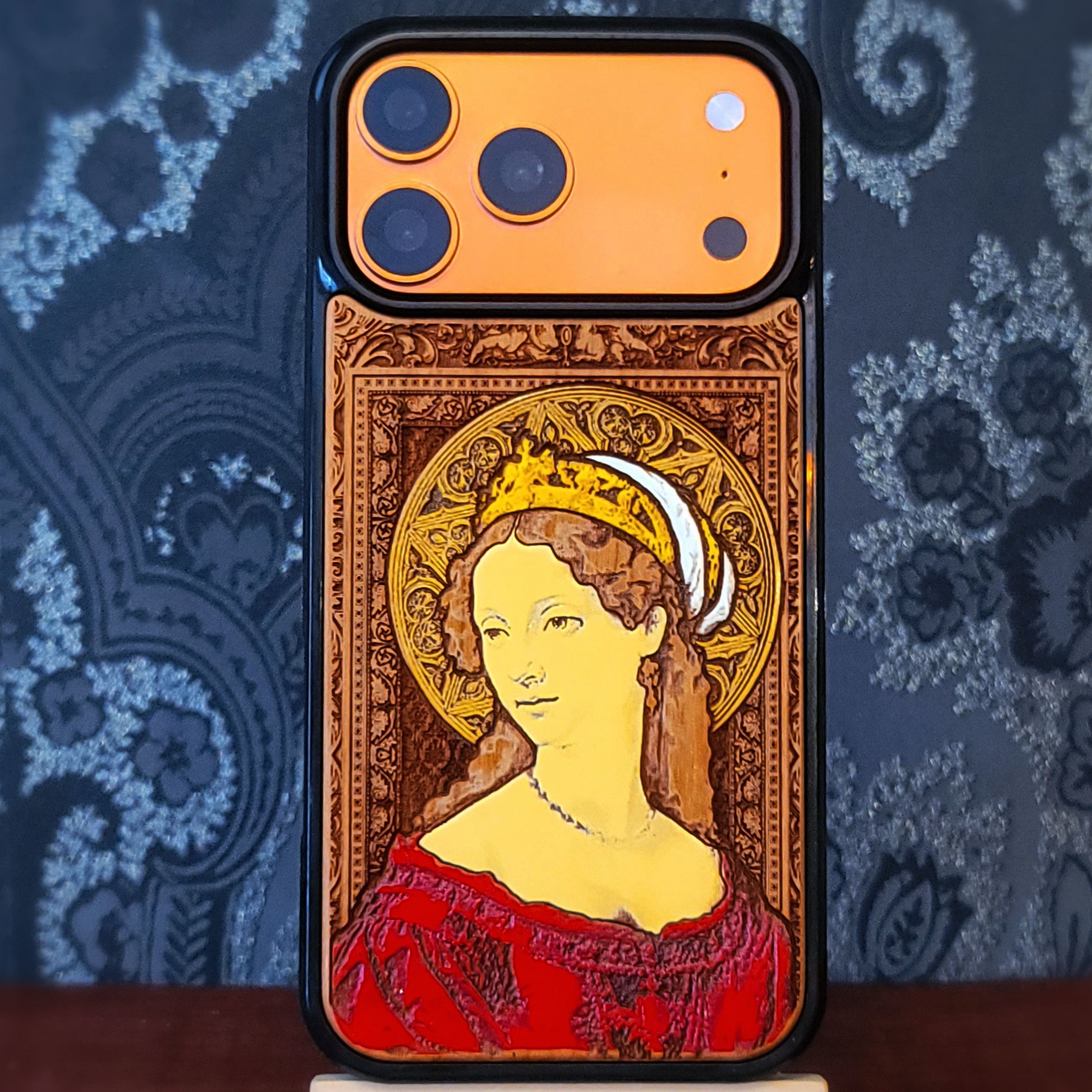 Renaissance woman empress Wooden Phone Case – Hand-Painted & Laser Engraved | iPhone & Galaxy Models