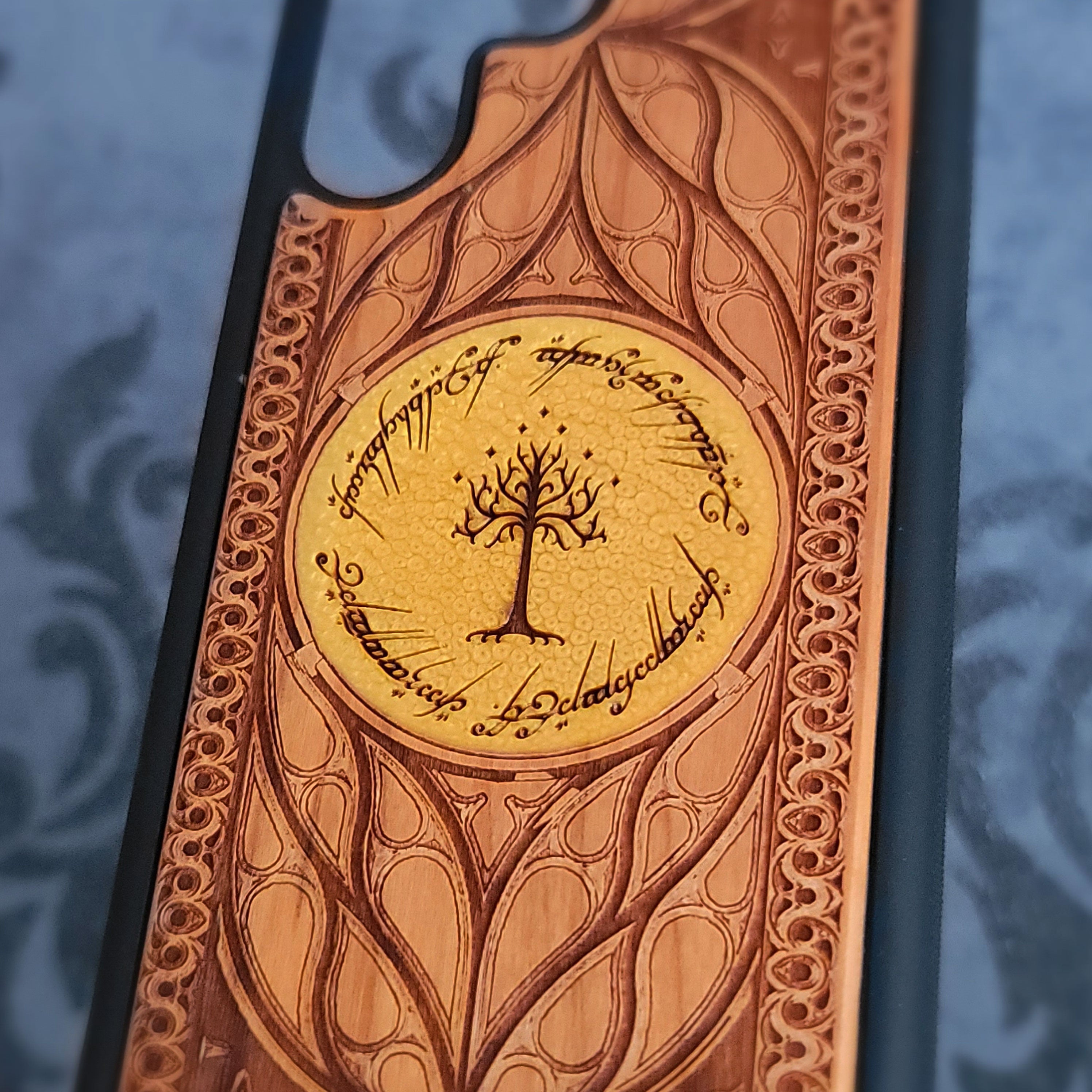 Handyhülle aus Holz - Herr der Ringe handbemalt