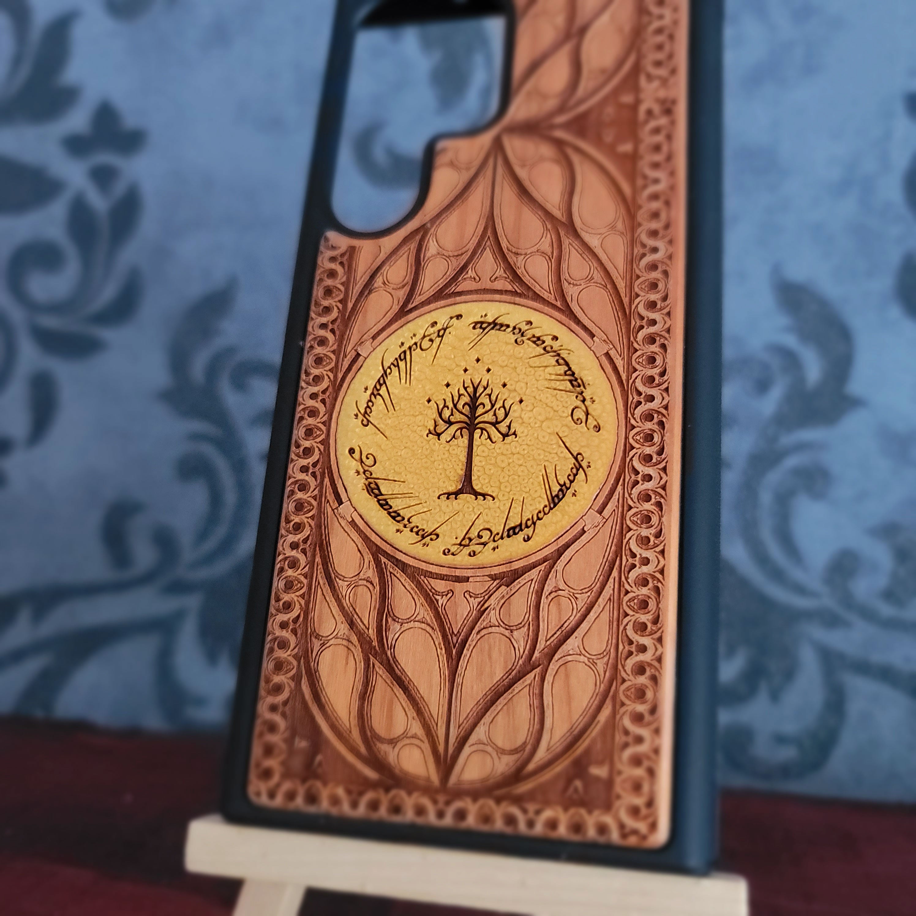 Handyhülle aus Holz - Herr der Ringe handbemalt