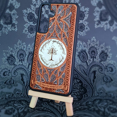 Funda de madera para teléfono con diseño gótico pintado en plata