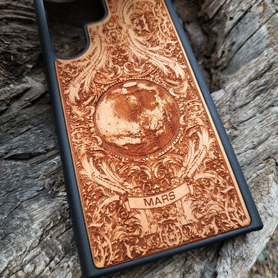 Wooden phone case with Mars planet design, laser-engraved for iPhone , iPhone 15, Galaxy S, S24, and more. A unique, handcrafted case for space and astronomy enthusiasts.