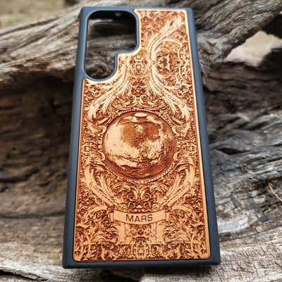 Wooden phone case with Mars planet design, laser-engraved for iPhone , iPhone 15, Galaxy S, S24, and more. A unique, handcrafted case for space and astronomy enthusiasts.
