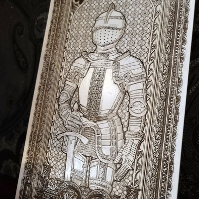 Mittelalterlicher Rittersoldat - Mahagoni gebeizt - Groß