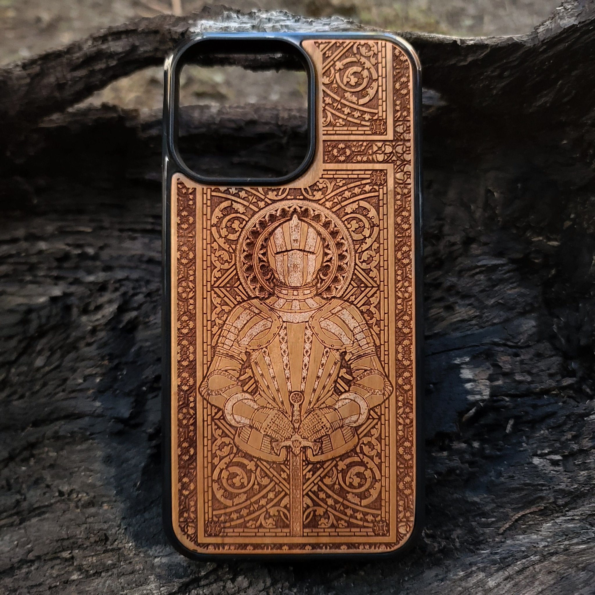 Wooden phone case with detailed engraving of medieval knight armor, perfect for iPhone , iPhone 15, Galaxy S, and other models. Ideal for fans of gothic, medieval, and knight-themed designs.