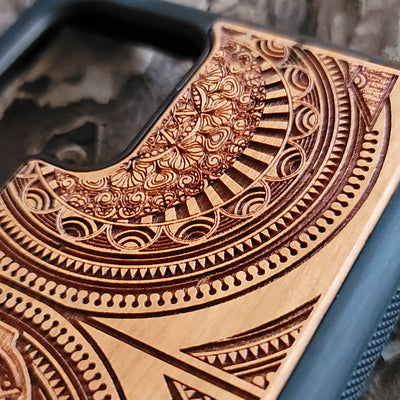Metropolis wooden phone case with intricate Art Deco design, laser-engraved for iPhone , iPhone 15, Galaxy S, Note 20, and more. A unique accessory for fans of classic films and vintage style.