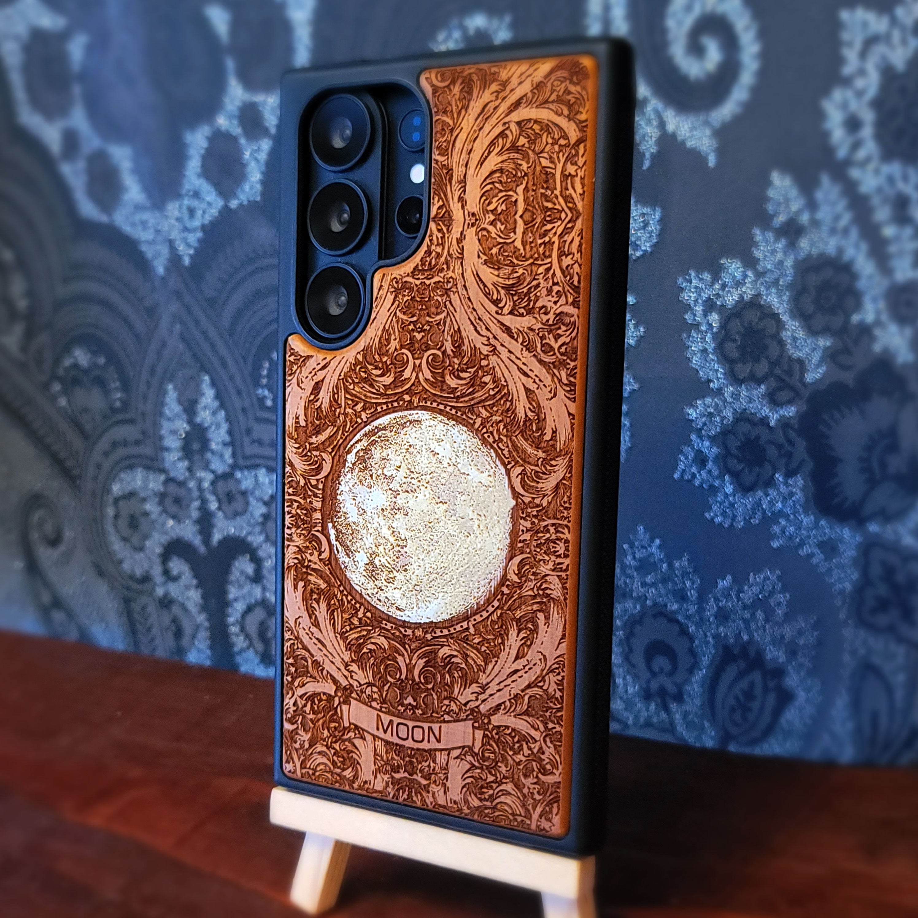 Mond - Handyhülle aus Holz - Handbemalt