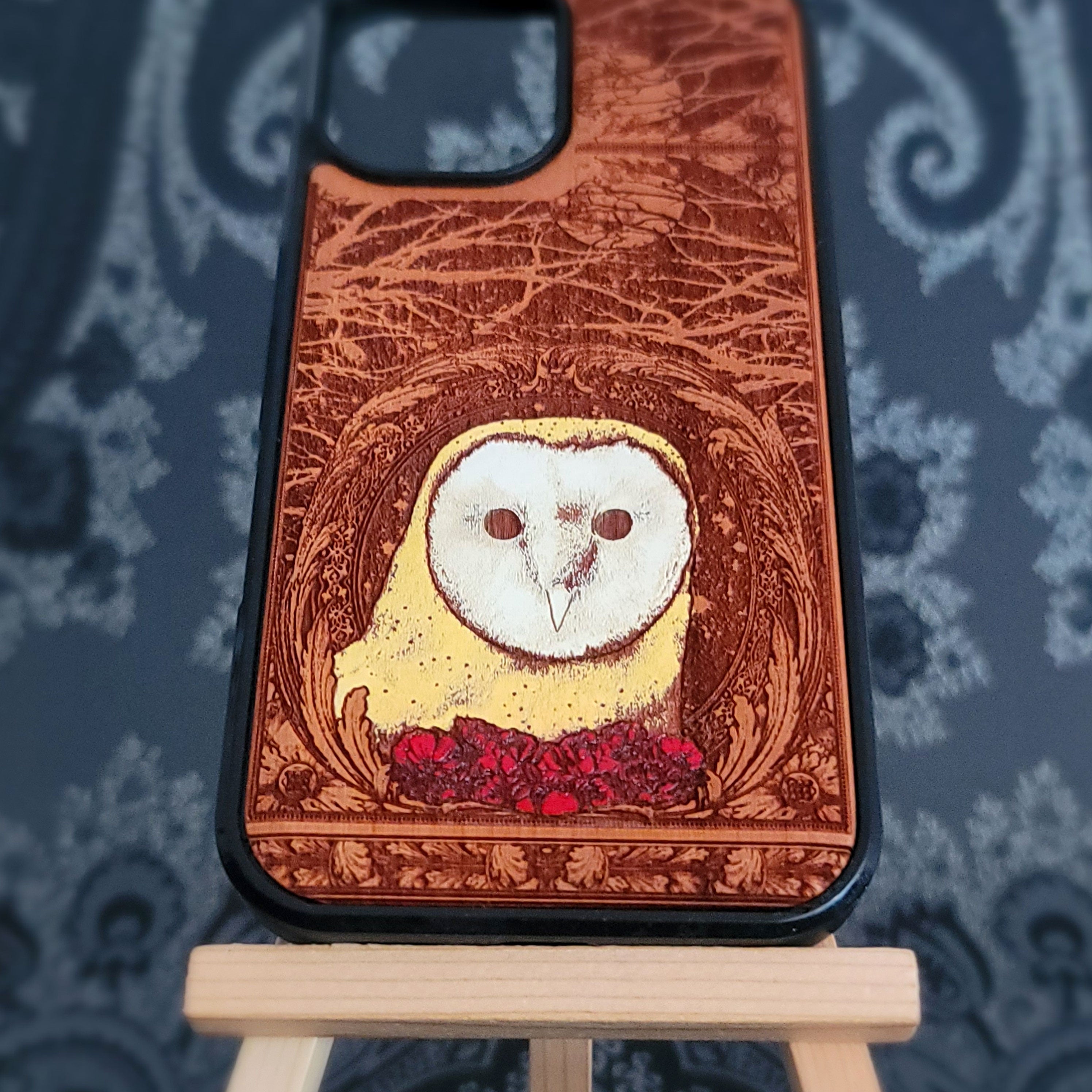 Funda de madera para teléfono - "El Búho" Pintada a mano