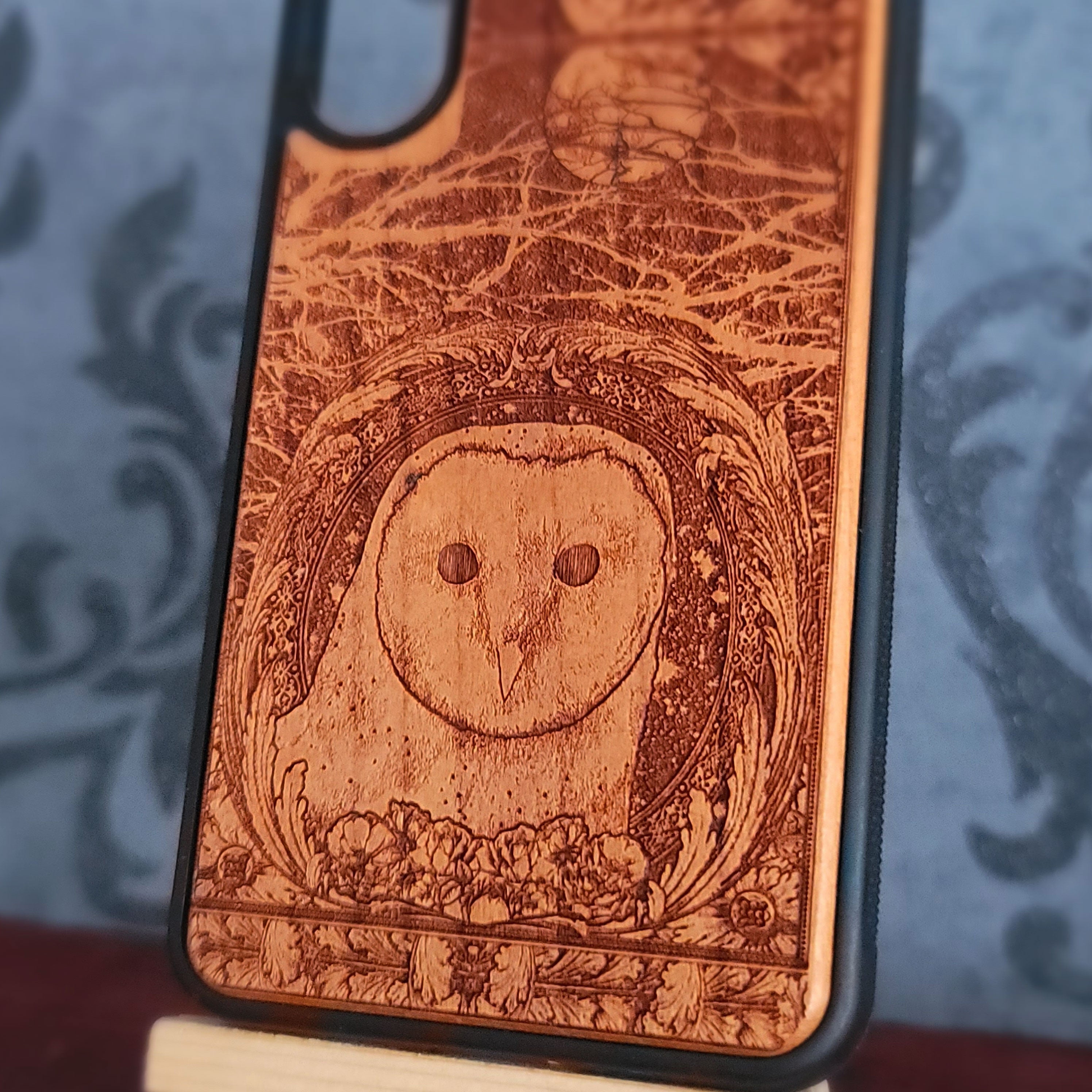 The Owl wood phone case