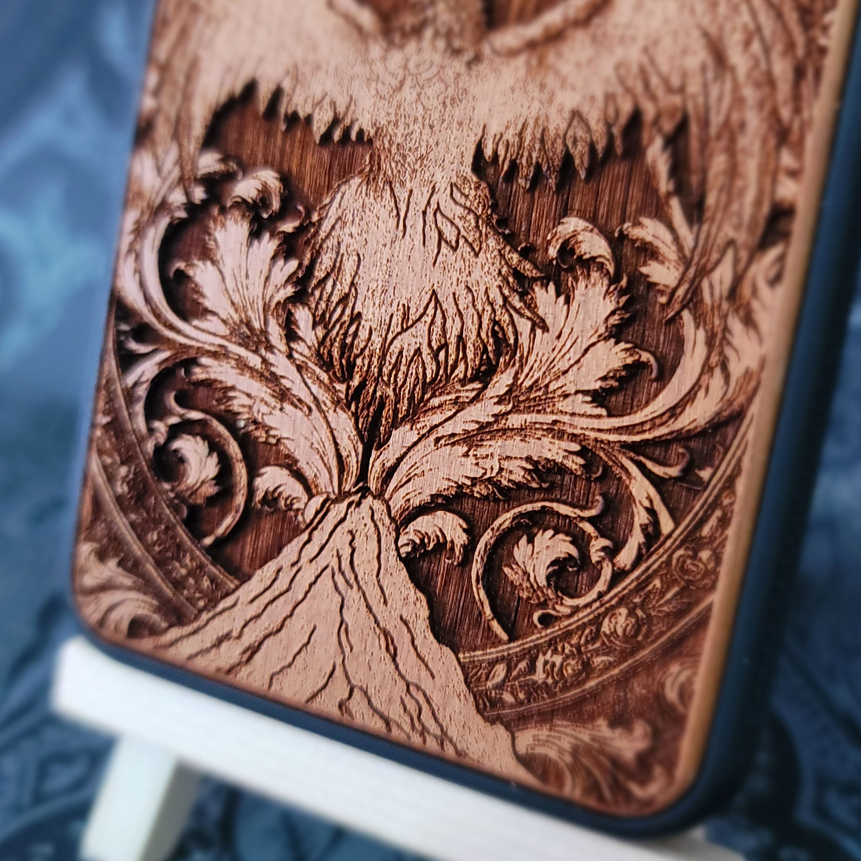 Phoenix Rebirth - Handyhülle aus Holz