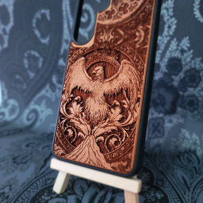 Phoenix Rebirth - Handyhülle aus Holz