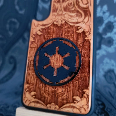 Galactic Empire Logo Holz Handytasche bemalt 