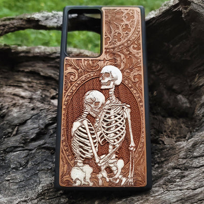 Romantic skeleton embrace wood case iPhone  Galaxy S