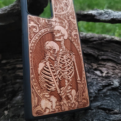 Hugging skeleton couple phone case iPhone  wood