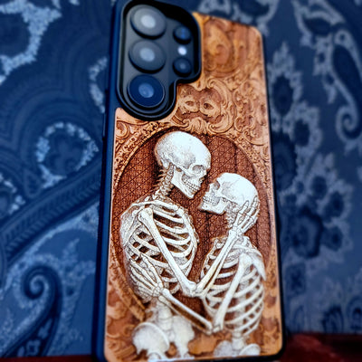 Skeleton Couple Kiss Wood Phone Case