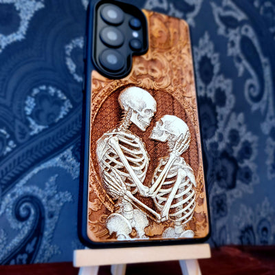 Skeleton Couple Kiss Wood Phone Case