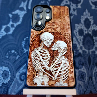 Skeleton Couple Kiss Wood Phone Case