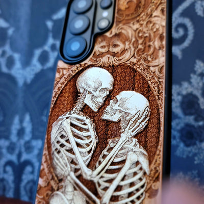Skeleton Couple Kiss Wood Phone Case