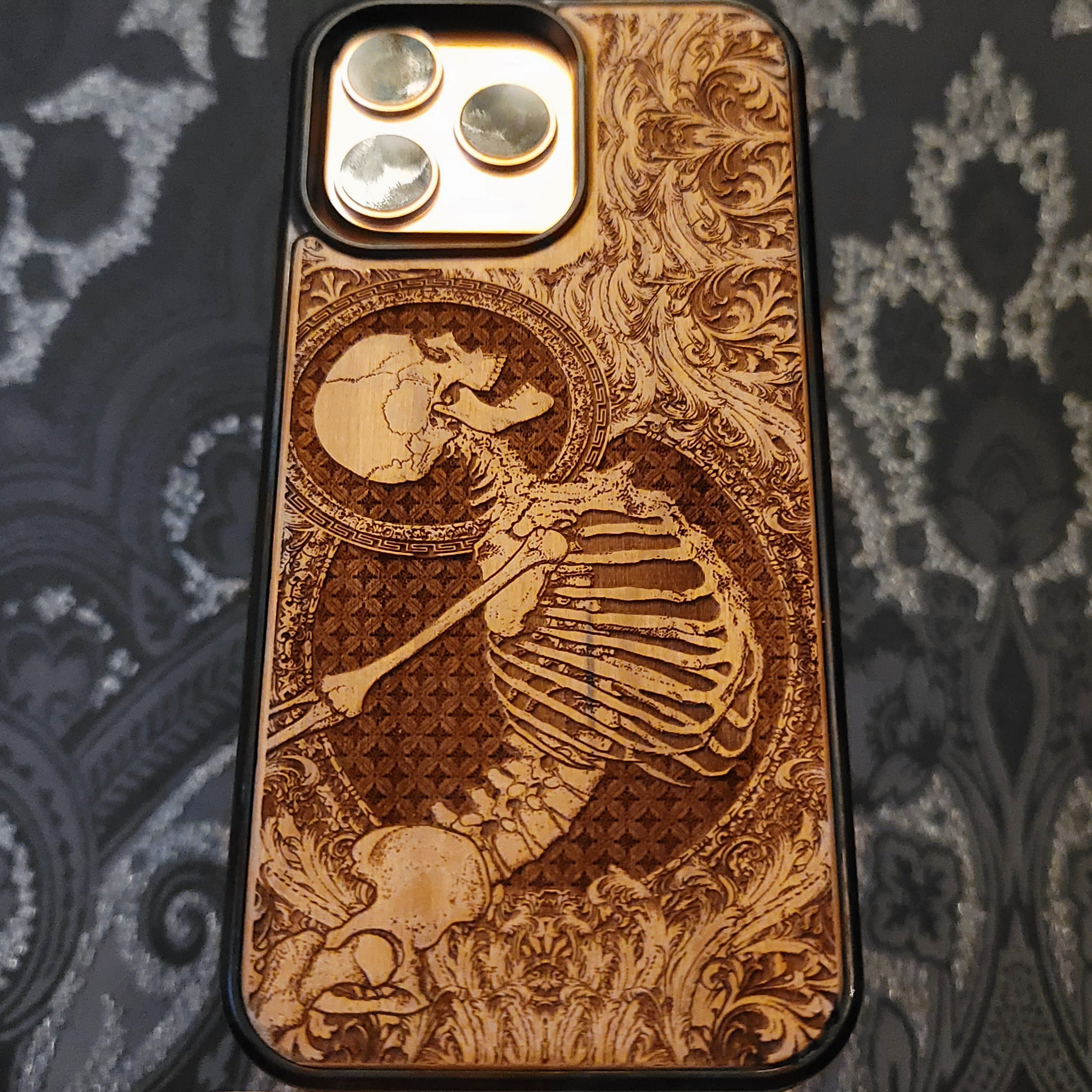 Stumbled - Funda de madera para teléfono - Diseño gótico