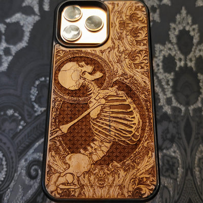 Stumbled - Funda de madera para teléfono - Diseño gótico