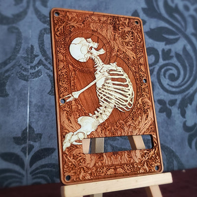 Cherry wood tremolo Stratocaster cover – handcrafted and laser-engraved for a premium look