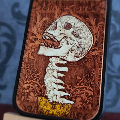 Scream - Funda de madera para teléfono - Pintada a mano en blanco