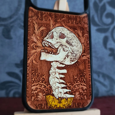 Scream - Funda de madera para teléfono - Pintada a mano en blanco