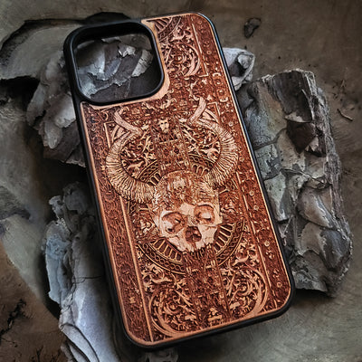Gothic wooden phone case featuring an intricate skull and horns design. Handcrafted for iPhone  and Galaxy S, perfect for lovers of gothic art and unique phone accessories.