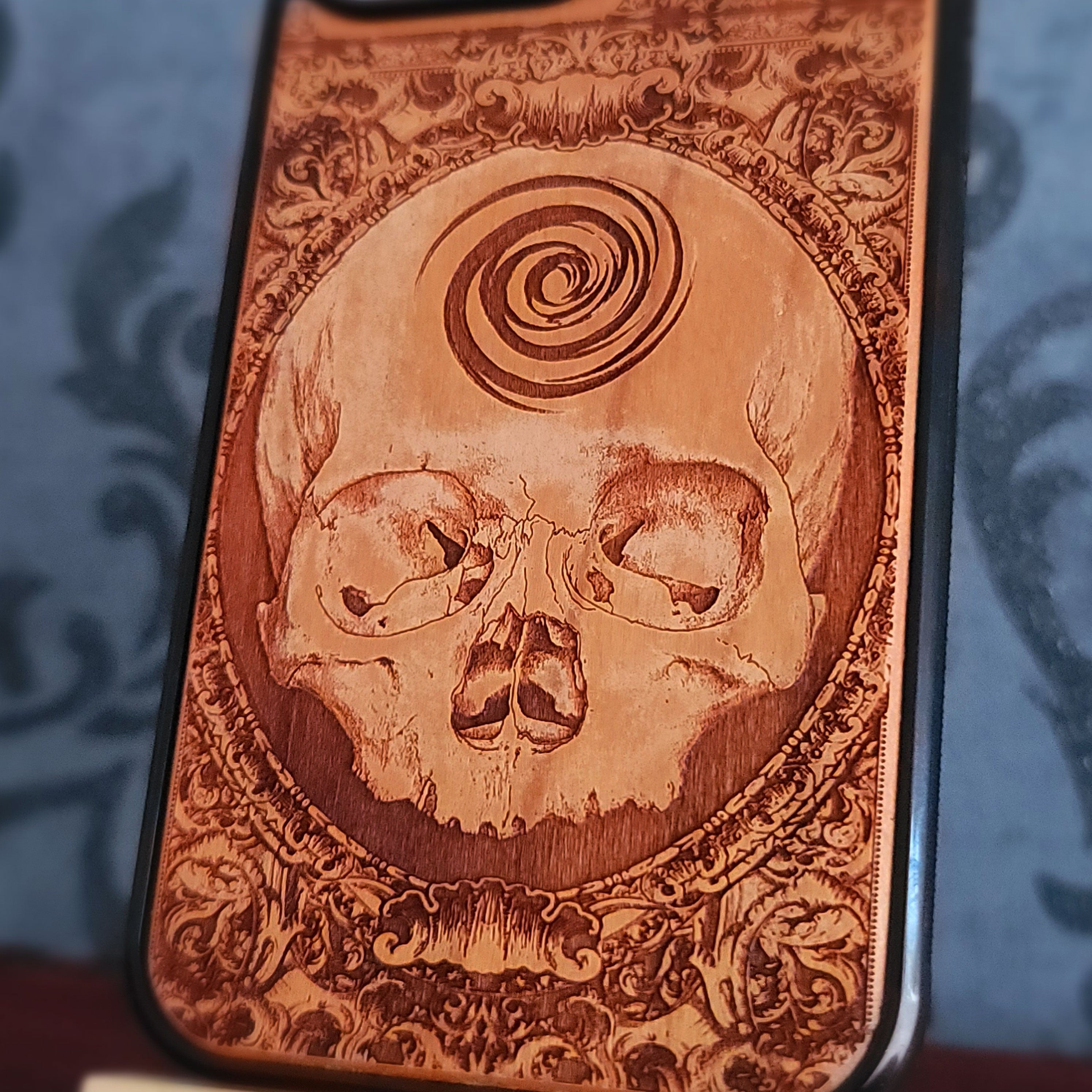Infinitum - Funda de madera para teléfono