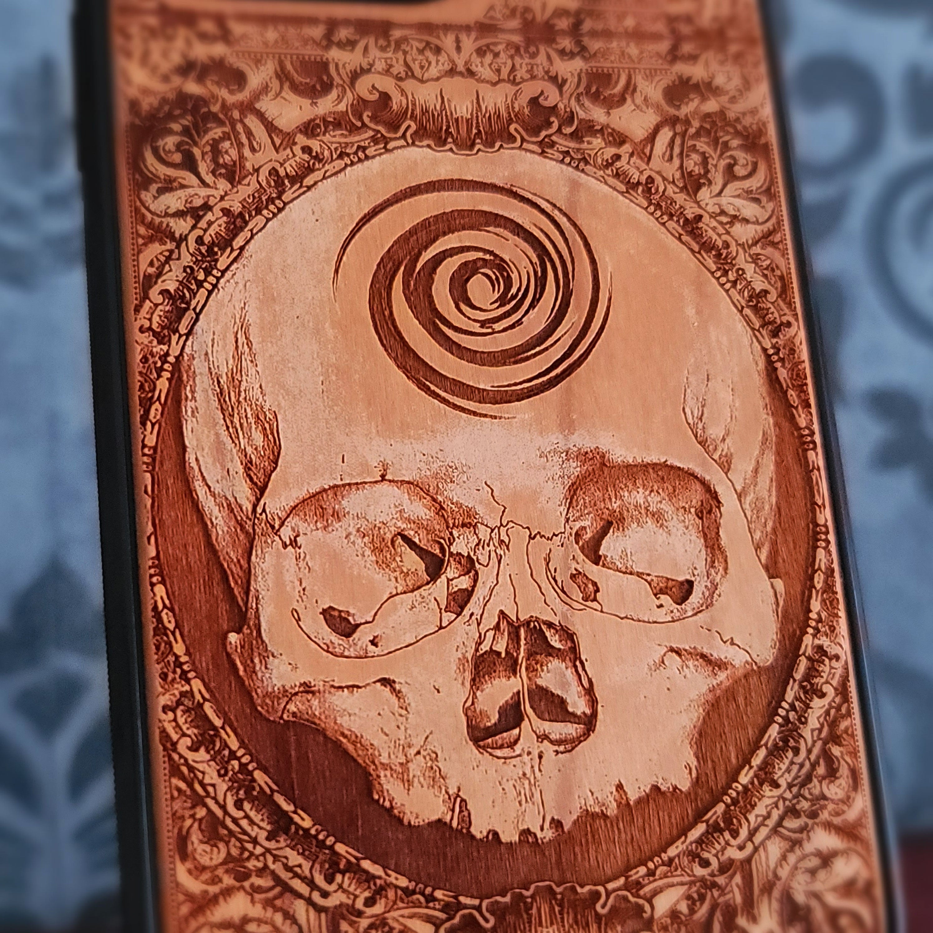 Infinitum - Funda de madera para teléfono
