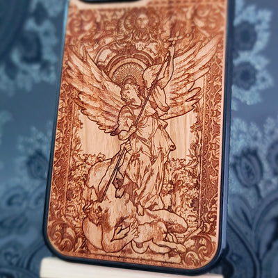 iPhone &amp; Samsung Galaxy Holz-Handyhülle - Kunstwerk "Heiliger Erzengel Michael"
