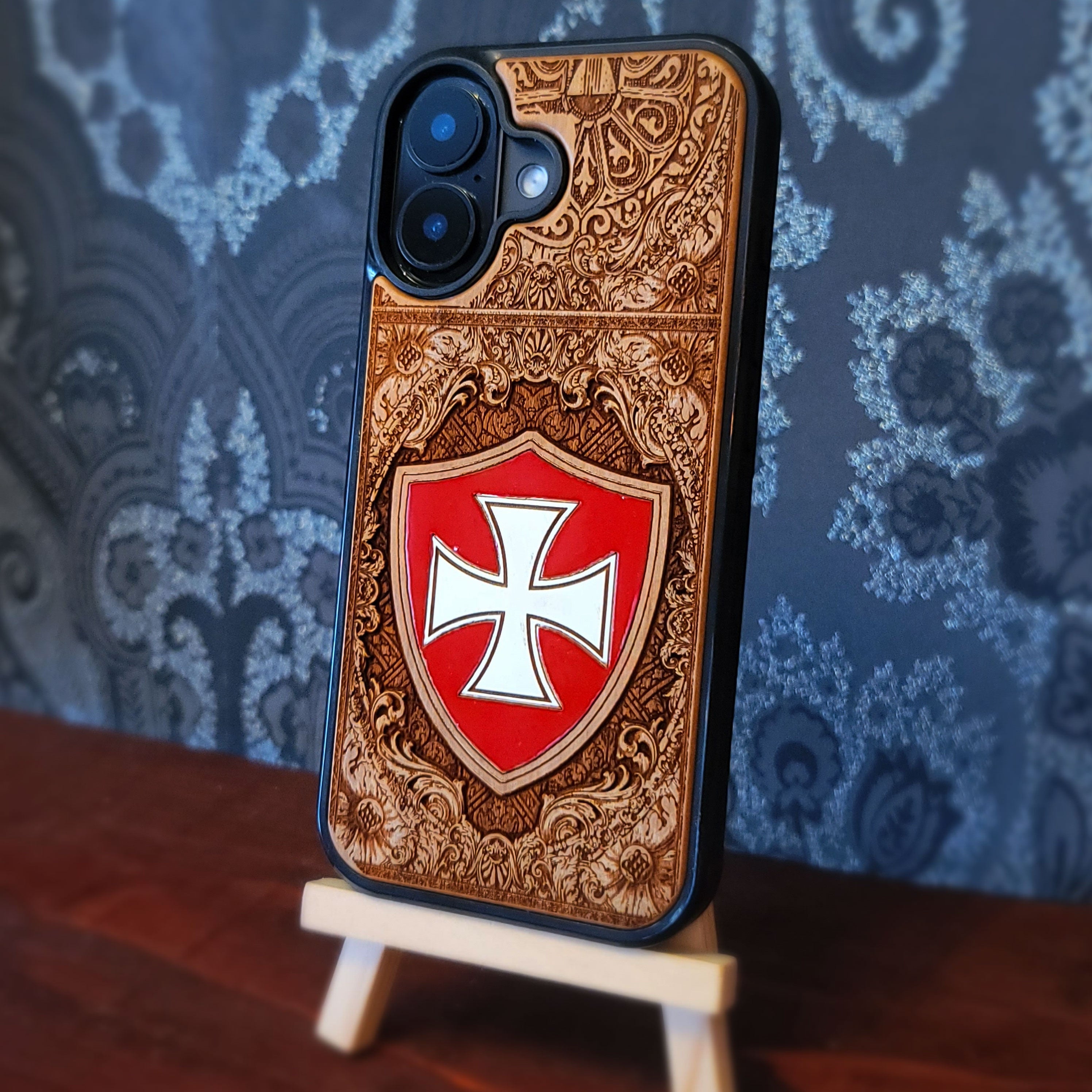 Templerkreuz - Handyhülle aus Holz handbemalt