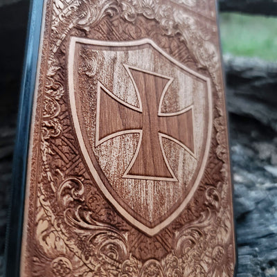 Templar Cross wood phone case – laser engraved & painted for iPhone , Galaxy S – medieval knight design