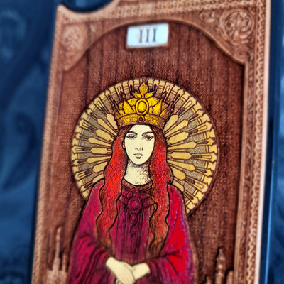Die Kaiserin Tarot Karte Holz Handytasche bemalt