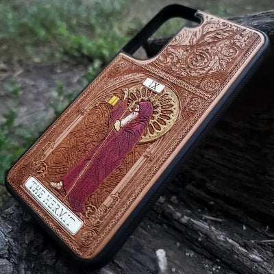 The Hermit tarot wood phone case – engraved & hand-painted for iPhone , Galaxy S – spiritual design for seekers of truth